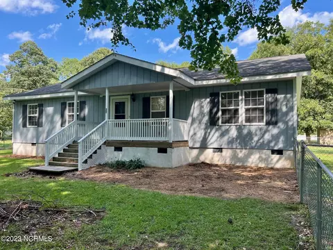 65 Pondora Dr, Washington, NC 27889