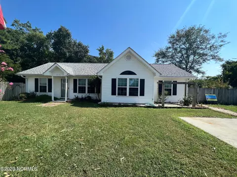 910 Colonial Cir, Carolina Beach, NC 28428