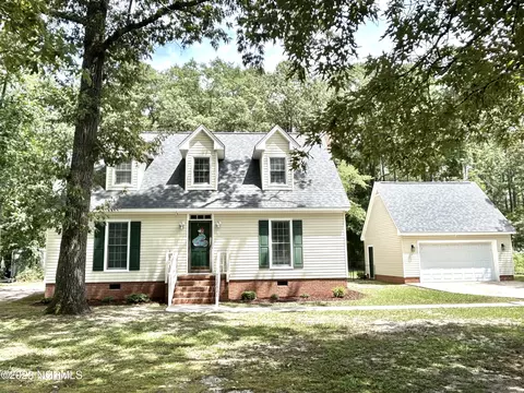 12021 Cypress Dr, Laurinburg, NC 28352