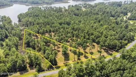 1261 Bailey Pointe Dr, Belhaven, NC 27810