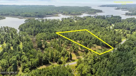 1323 Bailey Pointe Dr, Belhaven, NC 27810