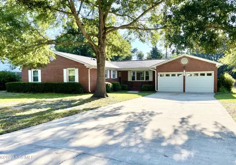 3333 Chalmers Dr, Wilmington, NC 28409
