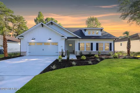 1075 River Dr SW, Calabash, NC 28467