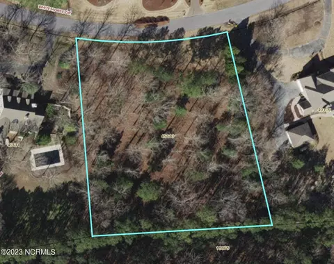 910 White Horse Dr, Greenville, NC 27834