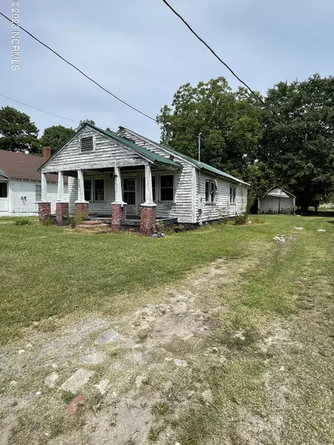 204 Pecan St, Robersonville, NC 27871