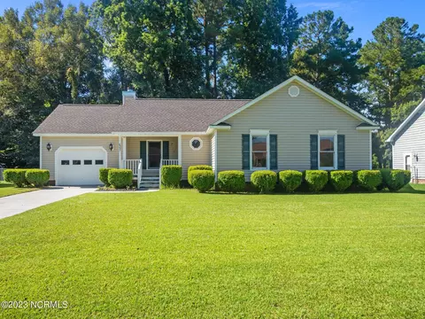 633 Shamrock Dr, Jacksonville, NC 28540