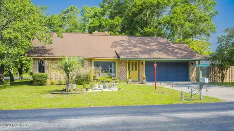 9120 Landing Dr, Calabash, NC 28467