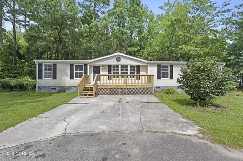102 Tugboat Ct, Hampstead, NC 28443