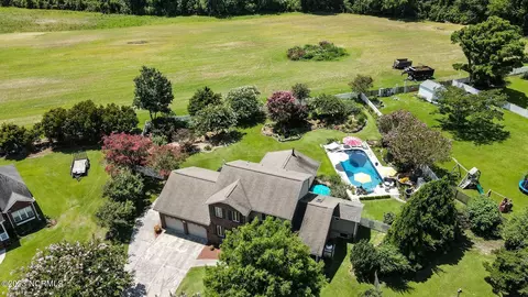 101 Hickory Cir, Swansboro, NC 28584
