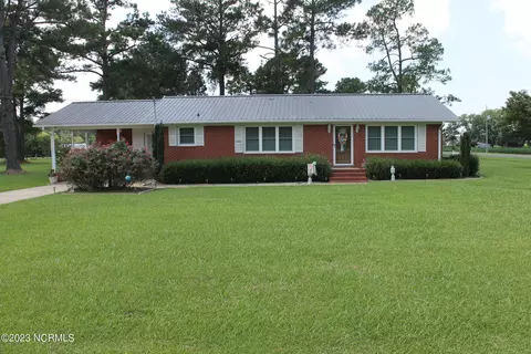 8462 Peacock Rd, Chadbourn, NC 28431