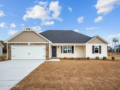 704 Alpha Ct, Richlands, NC 28574