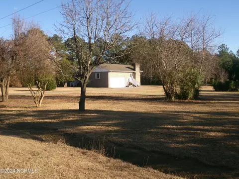 192 Greenview Dr, Lumberton, NC 28360