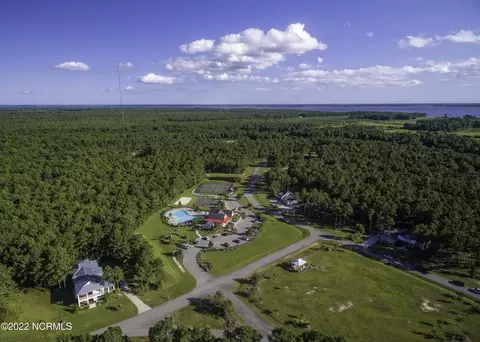 369 W Burton Farm Dr, Minnesott Beach, NC 28510