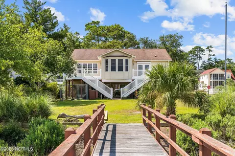 3902 E Yacht Dr, Oak Island, NC 28465
