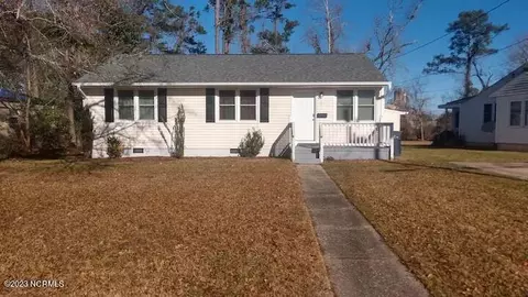 511 Nelson Dr, Jacksonville, NC 28540