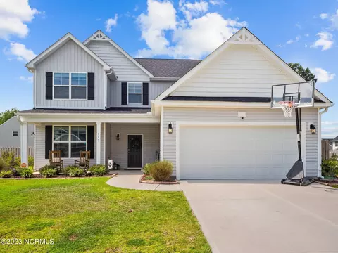 117 Permeta Dr, Sneads Ferry, NC 28460