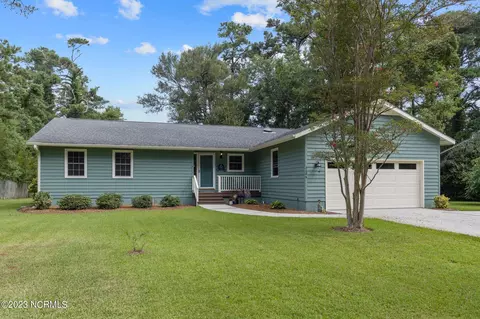 3606 Meadow Dr, Morehead City, NC 28557