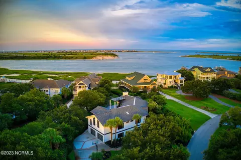 809 Inlet View Dr, Wilmington, NC 28409