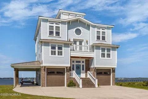 118 Westbay Cir, Harkers Island, NC 28531
