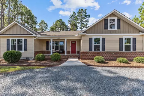 145 Lakeview Dr, Pinebluff, NC 28373