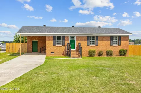 102 Oak Grove Ave, Greenville, NC 27834