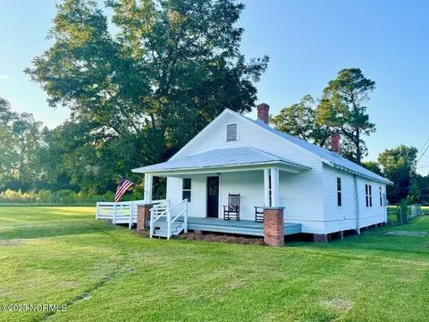 153 Bussy Rd, Hallsboro, NC 28442