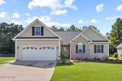 102 Crescent Creek Dr, Pikeville, NC 27863