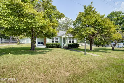 119 Manhattan St, Hamlet, NC 28345
