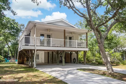101 SE 35th St, Oak Island, NC 28465