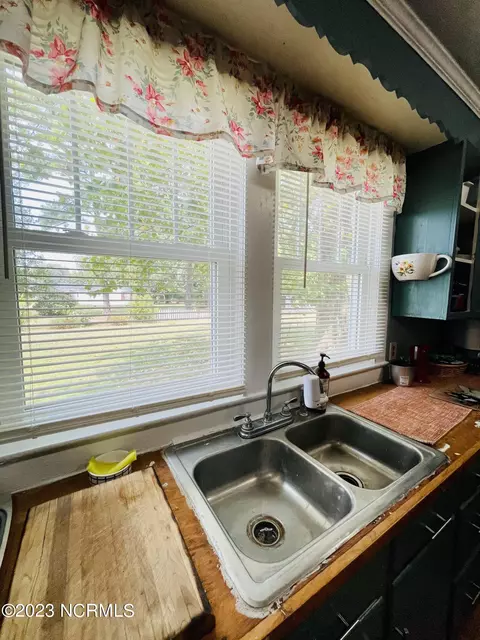 Kitchen - 6741 Fire Dept Rd, Williamston, NC 27892 photo 2 of 3