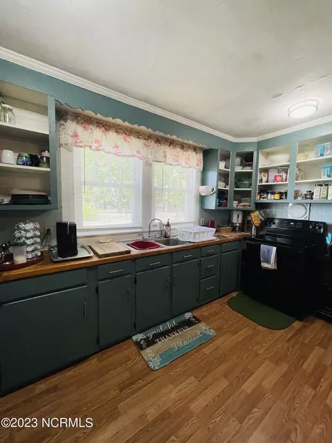 Kitchen - 6741 Fire Dept Rd, Williamston, NC 27892 photo 3 of 3
