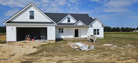 120 Country Cove Ln, Clinton, NC 28328
