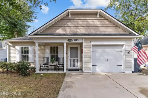 103 NW 18th St, Oak Island, NC 28465