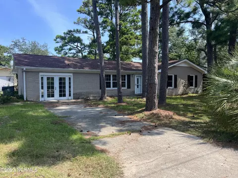 804 Magnolia Ave, Carolina Beach, NC 28428