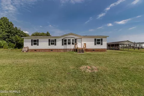 102 Duck Ridge Dr, Pikeville, NC 27863