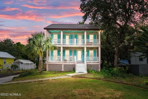527 Spencer Farlow Dr, Carolina Beach, NC 28428