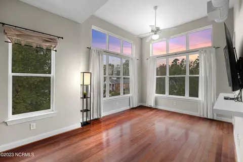 2906 Market St #303, Wilmington, NC 28403
