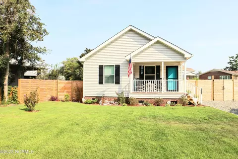 302 Fern Creek Ln, Carolina Beach, NC 28428