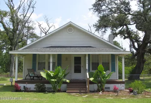 259 Croaker St, Davis, NC 28524
