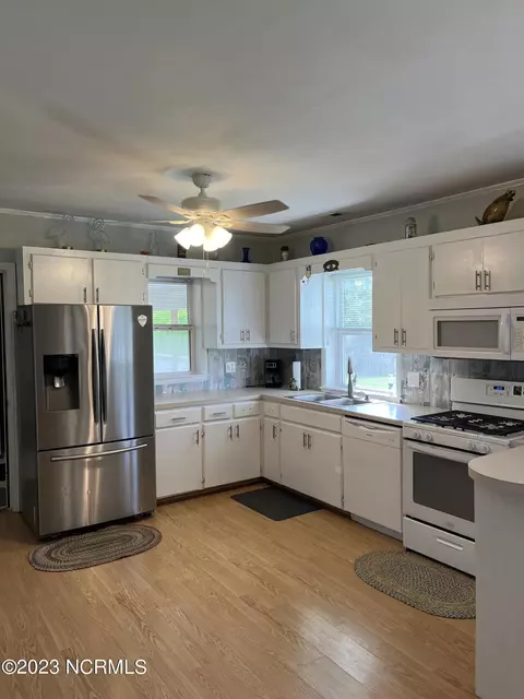 259 Croaker St, Davis, NC 28524 photo 8