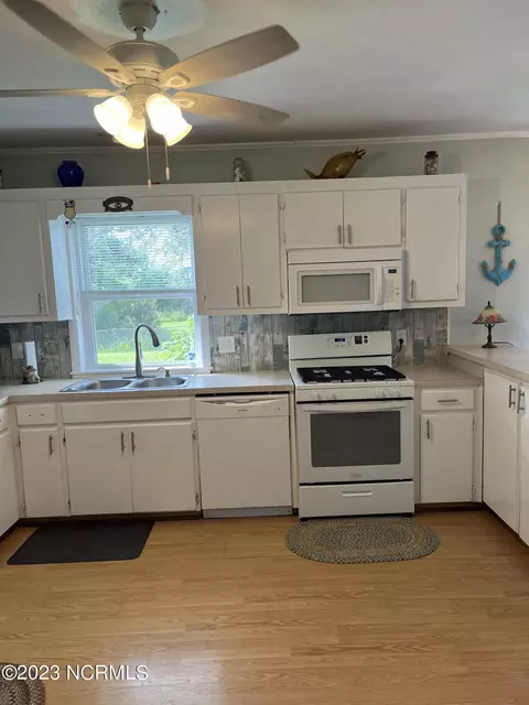 259 Croaker St, Davis, NC 28524 photo 10