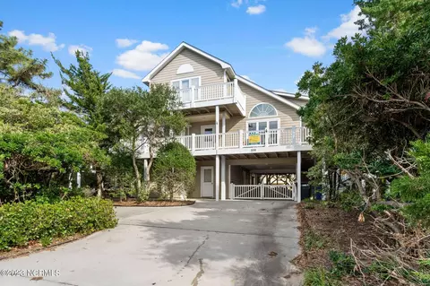 106 E Summer Pl, Emerald Isle, NC 28594