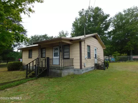 911 Alexander Ave, Laurinburg, NC 28352