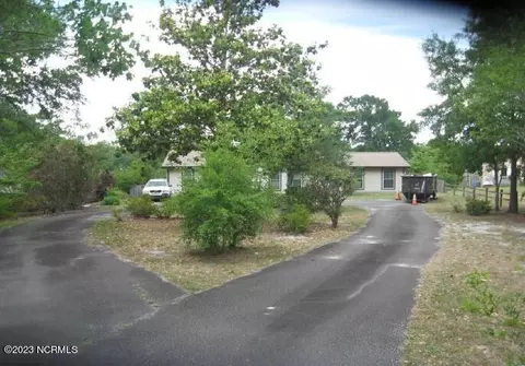 541 S Shore Dr, Southport, NC 28461