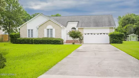 17 Fairway Dr, Shallotte, NC 28470