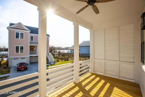 229 E Water St, Washington, NC 27889 photo 3