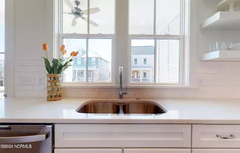 229 E Water St, Washington, NC 27889 photo 7