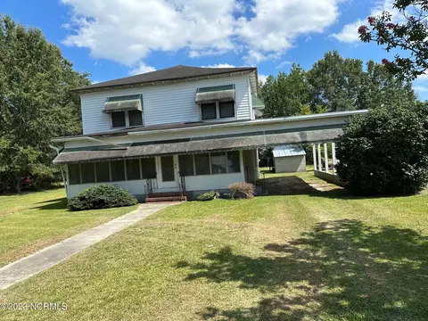 305 E Commerce St, Oak City, NC 27857