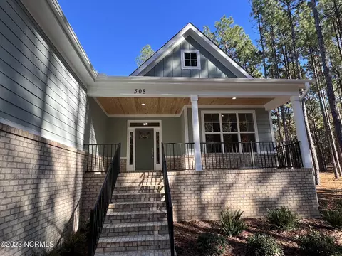 508 Longleaf Dr, West End, NC 27376 photo 2