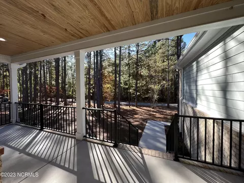 508 Longleaf Dr, West End, NC 27376 photo 5